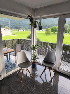 Bella Vista - 85 m2 Ferienwohnung mit überdachtem Parkplatz und Außenstellplatz - Bergblick