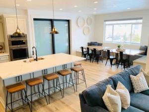 Your Bear Lake dream home with Theater, Hot tub, More