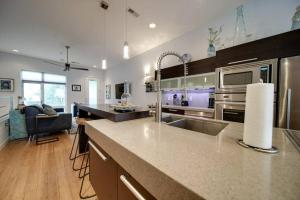 Sophisticated 3-story condo in Wesley Heights