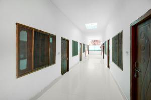 SPOT ON by OYO Royal Hotel