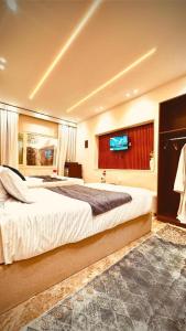 Royal Maktob Pyramids