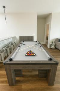 Stylish Condo 3 Bedroom with Pool Table