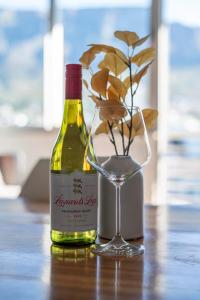 Epic Views from Modern City Retreat