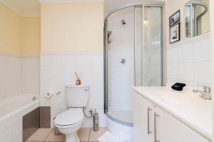 Epic Views from Modern City Retreat