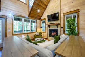 Family-friendly Broken Bow Cabin - Spa, Game Room - 4hvězdičkové hotely ve městě Broken Bow