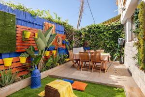 4 min à pied de la Plage, 3 BR, Piscine, Parking