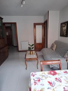 Alojamiento AJO con piscina y tenis - Ajo Palace