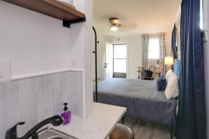 Less Than 1 Mi to Dtwn Updated Studio in North Greenwood!