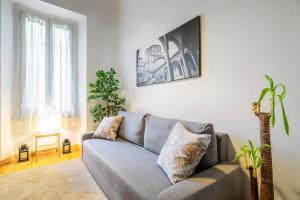 A Window on the Naviglio - B Home