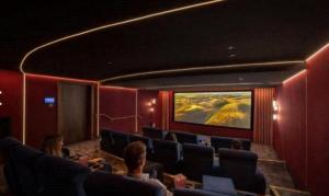 3 Bedrm Luxury Serviced Apartment in Canary Wharf