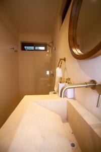 Central Location, AC, Kitchen