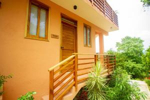 Central Location, AC, Kitchen