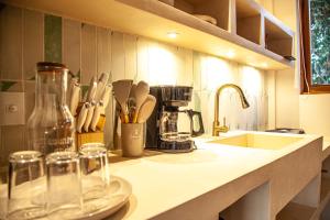 Central Location, AC, Kitchen