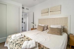 Bright 1Bedroom Apartment 1 min from the Beach