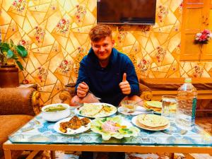 GLORY RESIDENCY & cafe