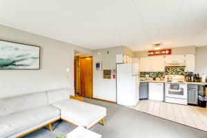 Snow Mountain Condo Hot Tub and Shuttle to Resort