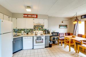 Snow Mountain Condo Hot Tub and Shuttle to Resort