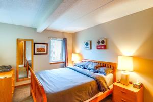 Snow Mountain Condo Hot Tub and Shuttle to Resort