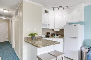 Steps to Galveston Beach Corner-Unit Condo!