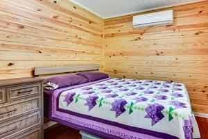 Cottage Close to Caves and Trails in Hocking Hills!