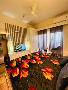 Stay near Expo mart -Modern loft overlooking the city