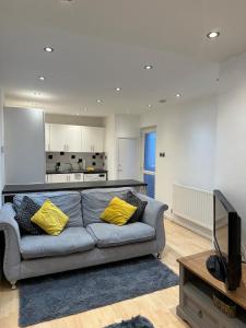 Unique 3 Bed Flat and Cinema Room