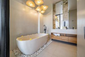 Ardhana 9 - Modern Villa in Ungasan - Pool - Wi-Fi - Daily Cleaning