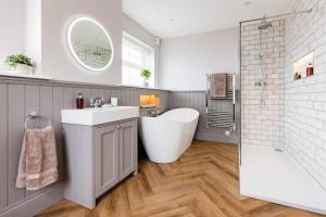 Castle View Cottage - HTub & EV Charging