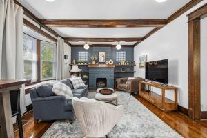 Family Friendly Home - Fenced yard - Parking