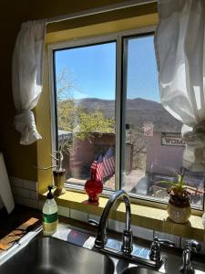 1900s Miners cabin behind Tombstone Brewery