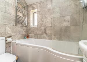 Picturesque Naval Cottage with incredible views