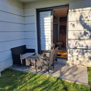 Ljubičica deluxe 2, sa dvorištem i parkingom