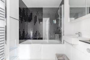 Stylish 2BD Oasis wBalcony South East London!