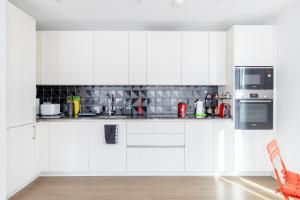 Stylish 2BD Oasis wBalcony South East London!