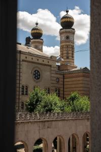 Synagogue Skyline View Walk to Deák & Fashion St