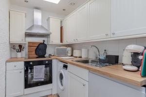 Central & Charmingly Curated 1BD WiFi Fulham