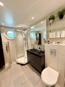 Cozy Private Room in Apartment, Perfect for 1 or 2 Guests