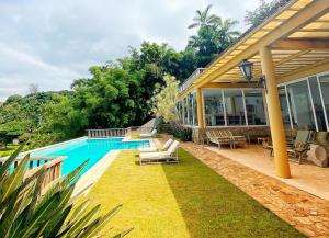 Casa de luxo em frente à praia em Angra dos Reis