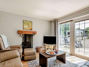 2 Bed in Cosheston 60704