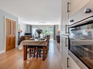 2 Bed in Cosheston 60704