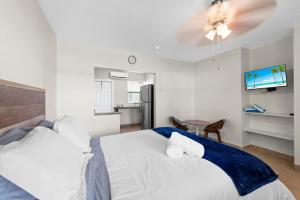 Cozy Studio in Lake With Pool & BBQ