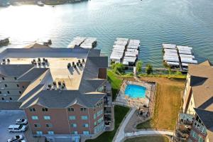 WaterFrontCondo!BridgesBay!Pet!Pools!4kingbedrooms