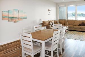 WaterFrontCondo!BridgesBay!Pet!Pools!4kingbedrooms