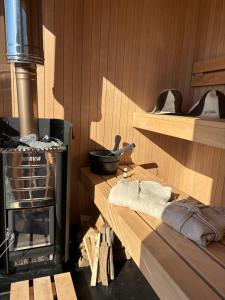 Laughing Seagull Cottage - Sea Views and Sauna