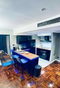 Omni Tower Sukhumvit Nana - Luxury Condominium