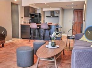 Omni Tower Sukhumvit Nana - Luxury Condominium