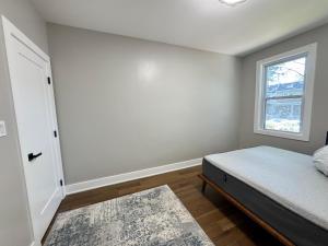 COZY Updated Apartment near Downtown