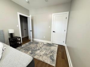 COZY Updated Apartment near Downtown