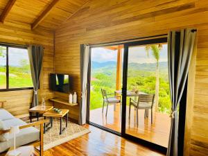 Refugio del Ocaso - neues Teak-Haus mit Garten