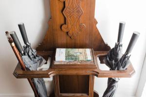 George Jones Cottage by Lucky Savannah